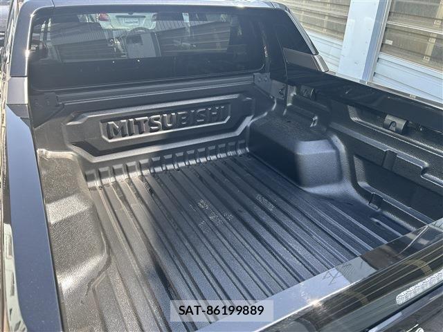 Mitsubishi TRITON 2024-02 6717596-6