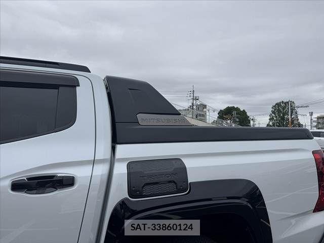Mitsubishi TRITON 2024-09 8102369-27