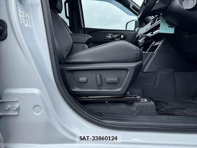 Mitsubishi TRITON 2024-09 8102369-6