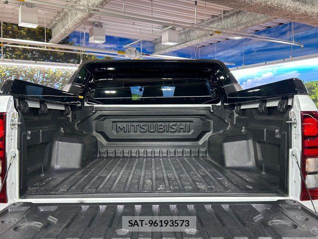 Mitsubishi TRITON 2024-08 8210760-9