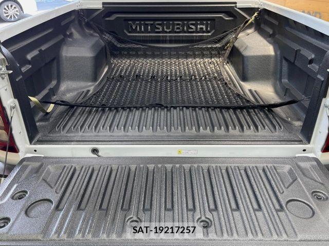 Mitsubishi TRITON 2024-03 8317772-9