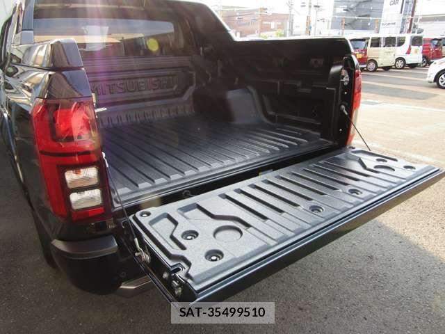 Mitsubishi TRITON 2024-02 8355819-9