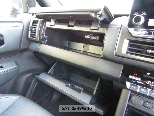 Mitsubishi TRITON 2024-02 8355819-18