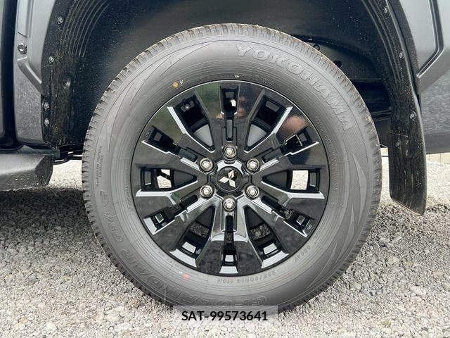 Mitsubishi TRITON 2025-10 8439002-13