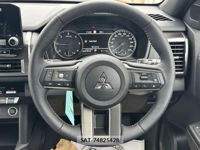 Mitsubishi TRITON 2025-09 8797786-7