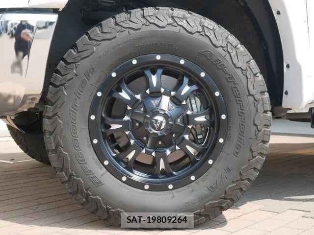 Toyota TUNDRA 2020-08 5881430-7
