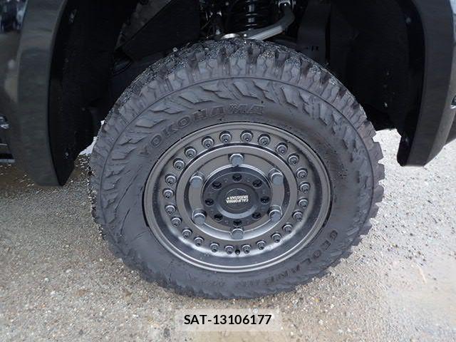 Toyota TUNDRA 2025-10 7981391-13