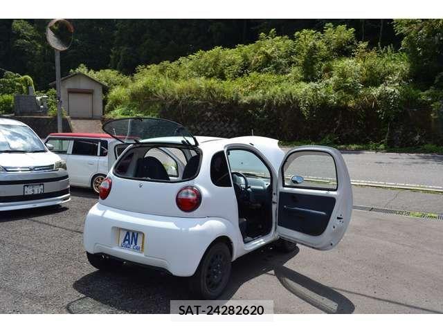 Suzuki TWIN 2003-05 1298587-17