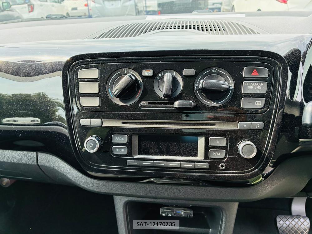 VolksWagen UP! 2013-03 8469919-18