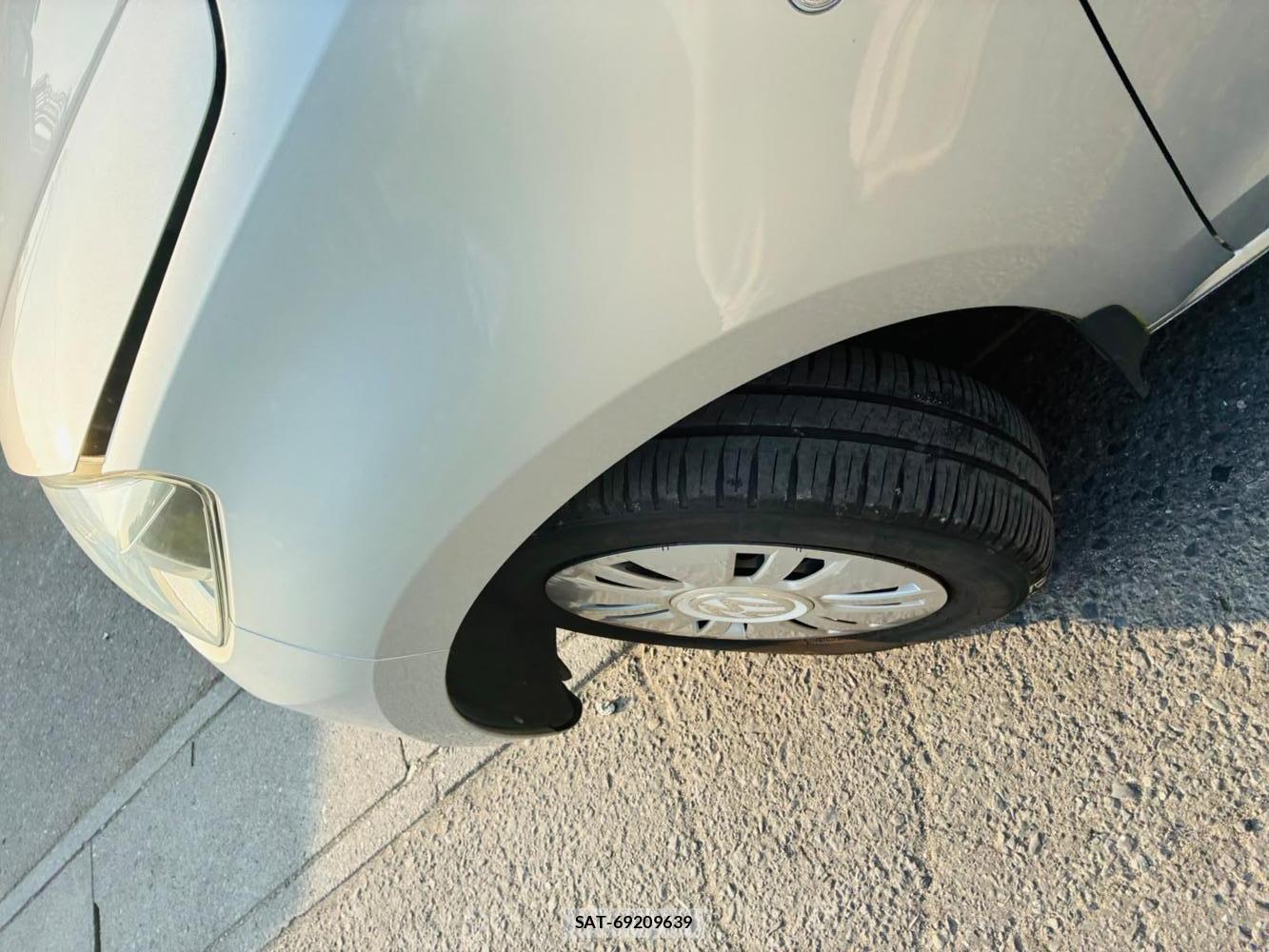 VolksWagen UP! 2014-03 8329541-31
