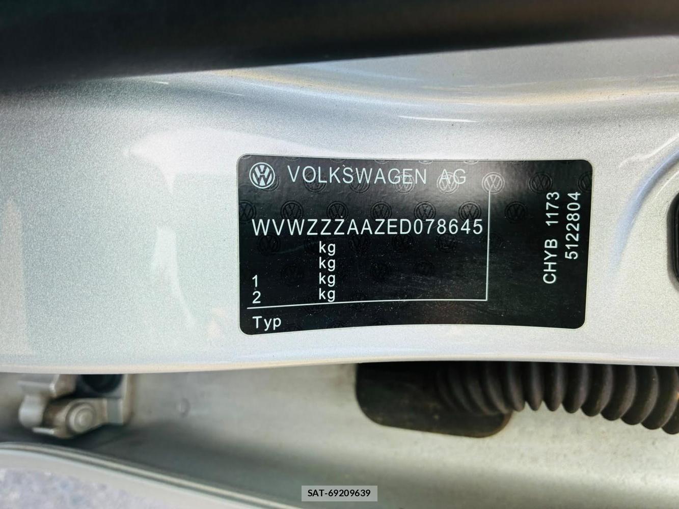 VolksWagen UP! 2014-03 8329541-39