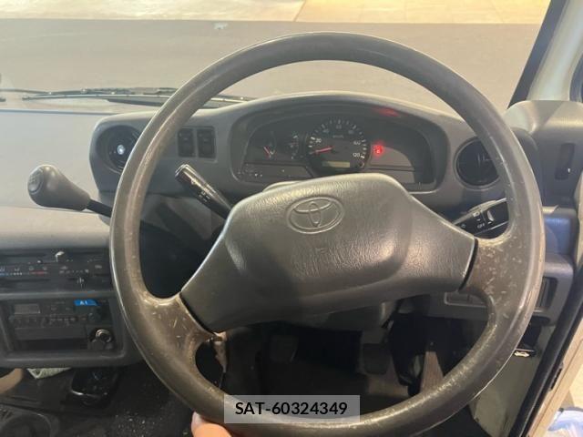 Toyota PORTE 2002-08 8247004-15