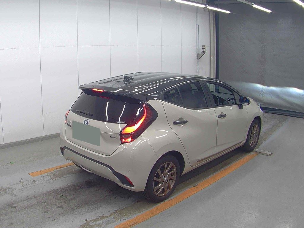 Toyota AQUA 2024 1485955-4