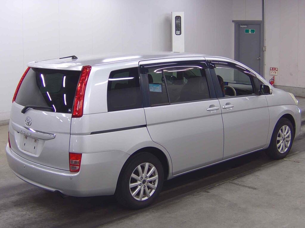 Toyota ISIS 2009 6875523-4