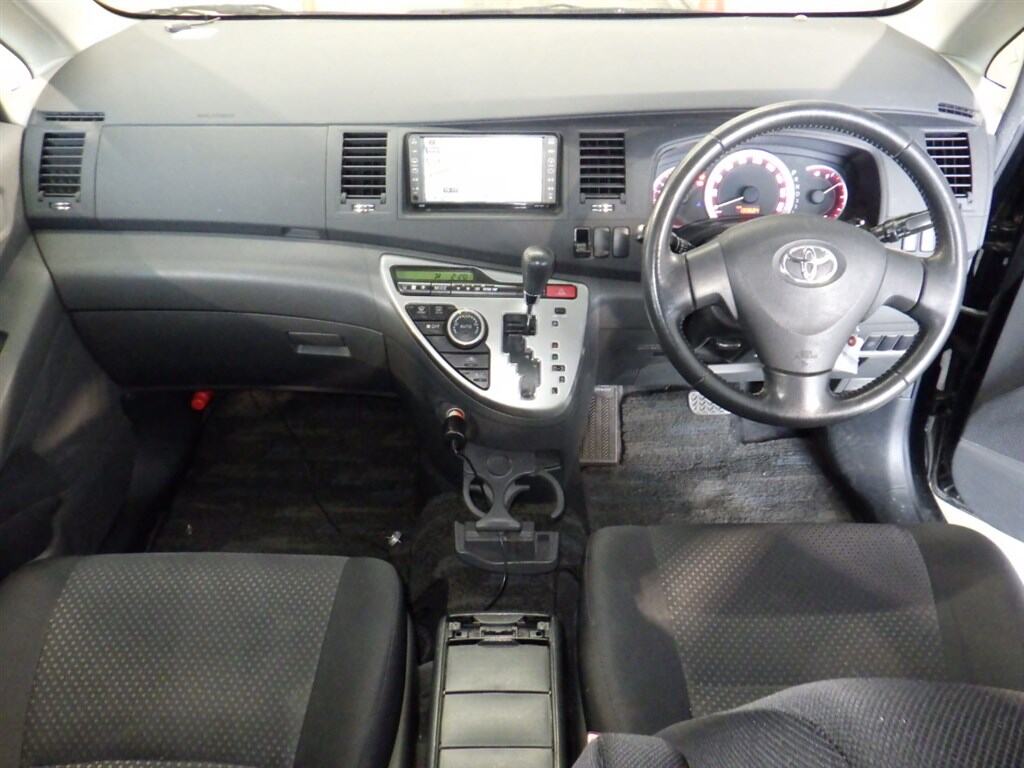Toyota ISIS 2008 6875524-2