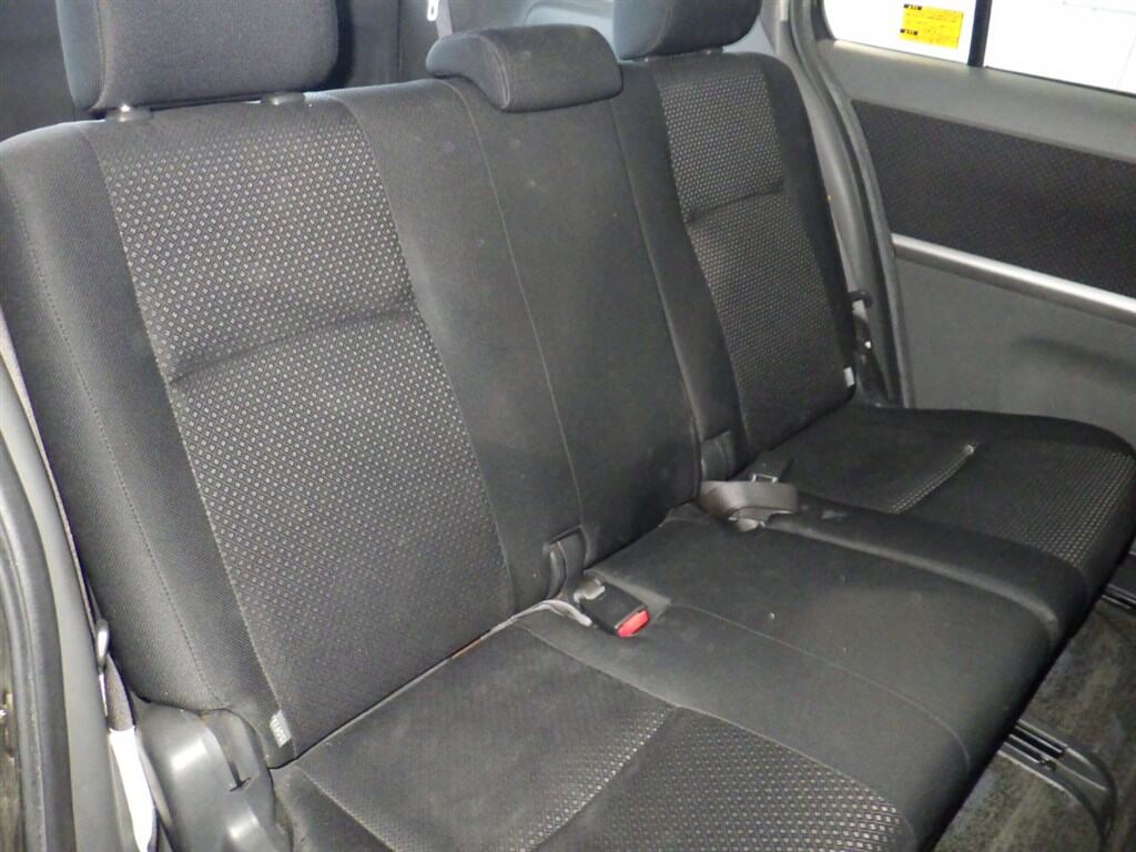 Toyota ISIS 2008 6875524-5