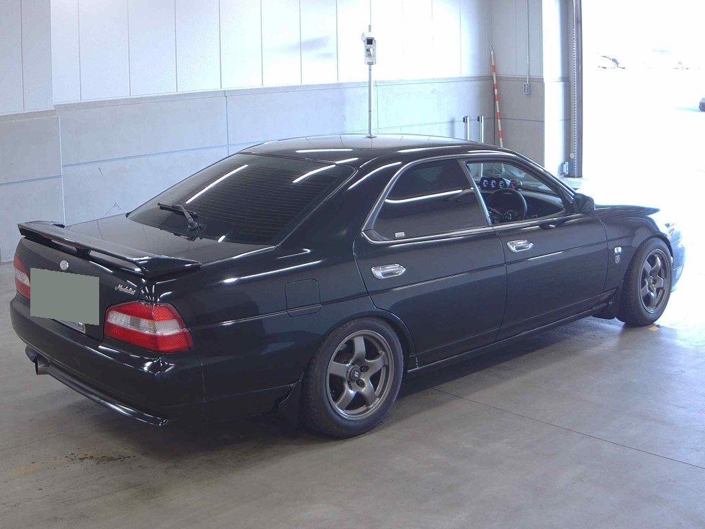 Nissan LAUREL 2000 6875853-4