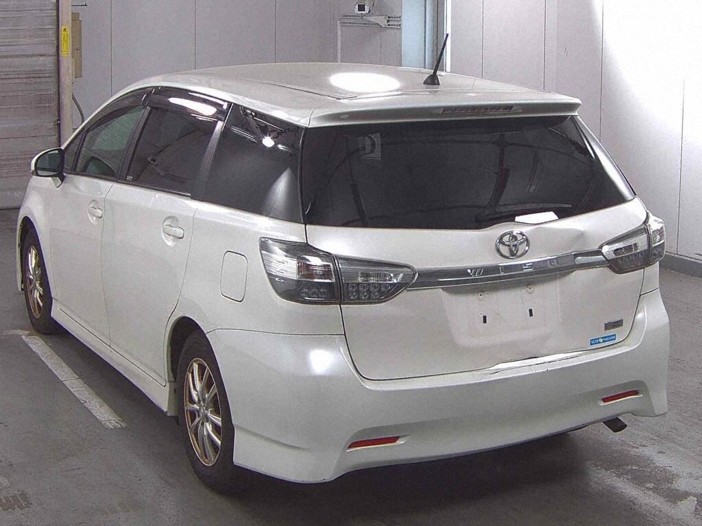 Toyota WISH 2013 6897555-1