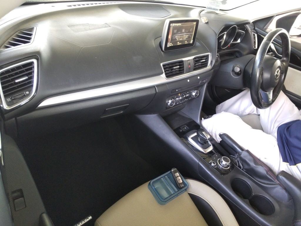 Mazda AXELA HYBRID 2014 6931640-2