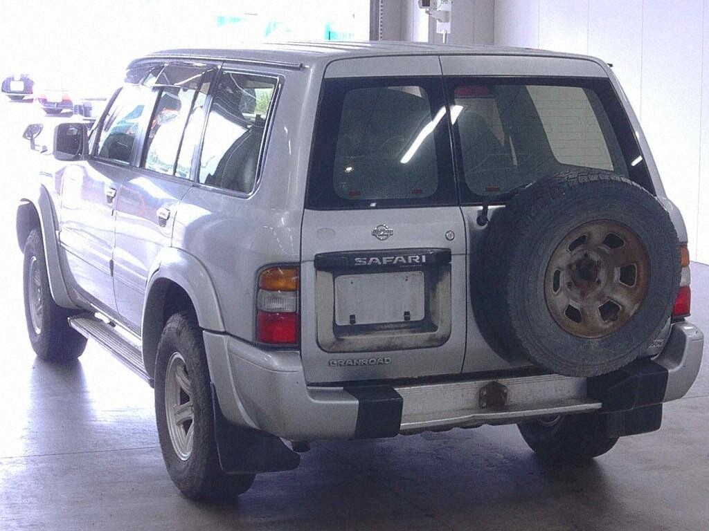 Nissan SAFARI 2000 6956010-1