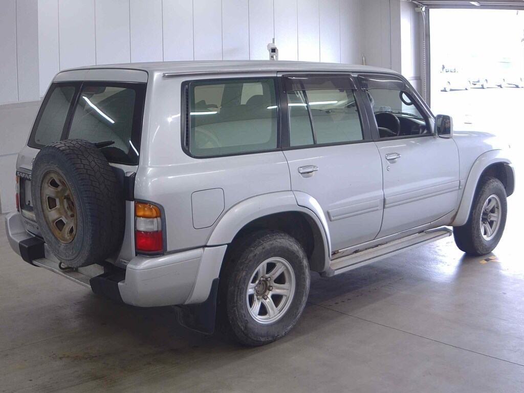 Nissan SAFARI 2000 6956010-4