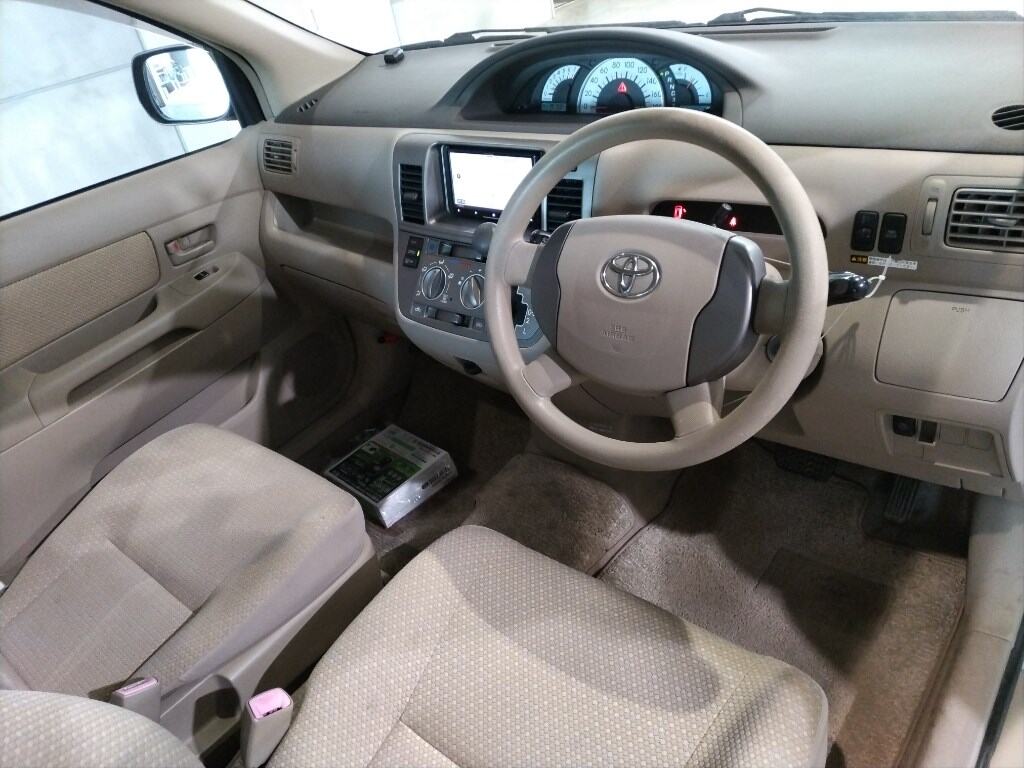 Toyota RAUM 2009 7004340-2