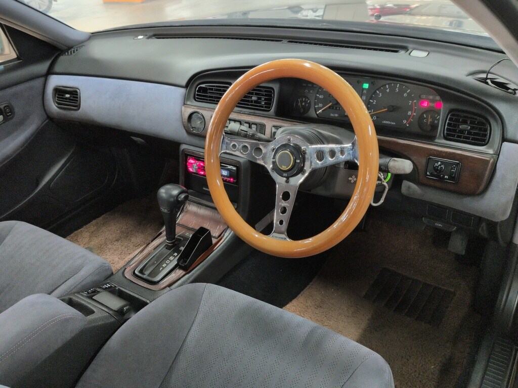 Nissan LAUREL 1991 7066973-2