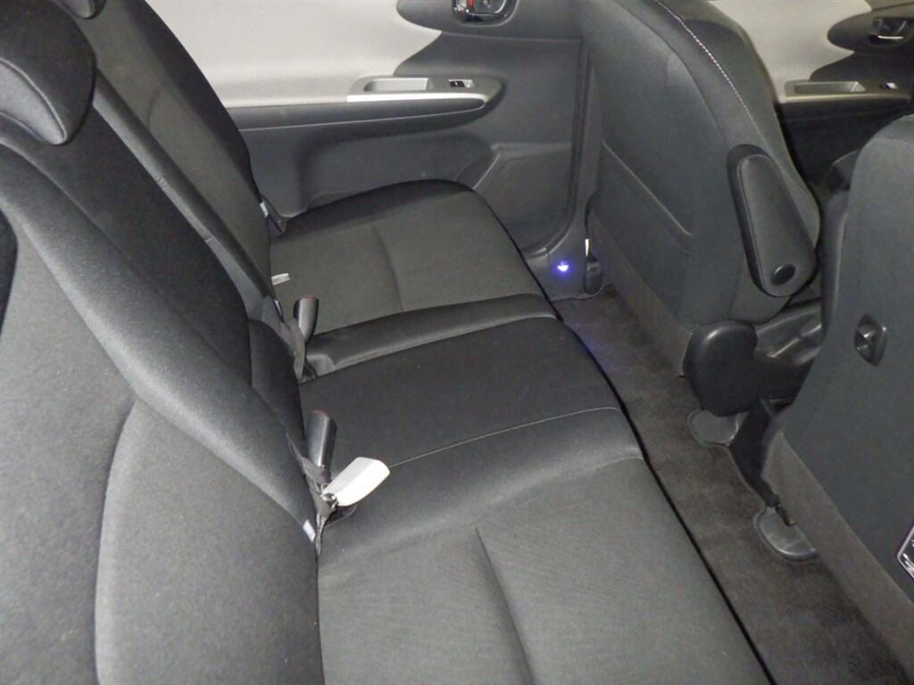 Toyota WISH 2009 7081167-5