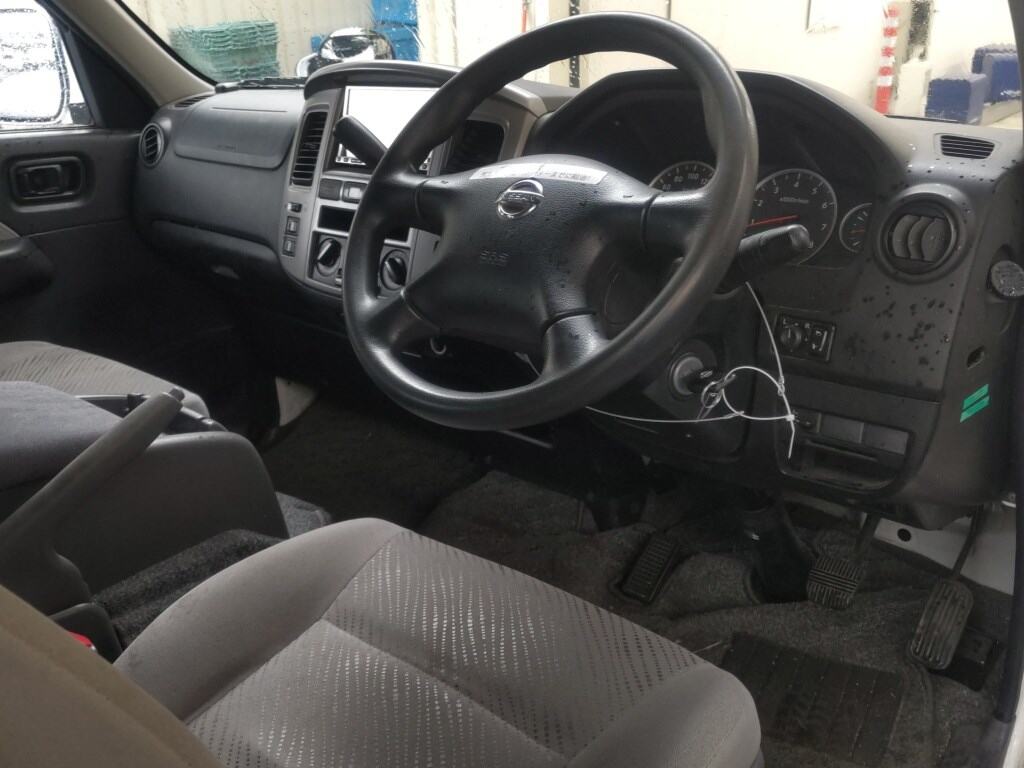 Nissan CARAVAN COACH 2011 7184360-2
