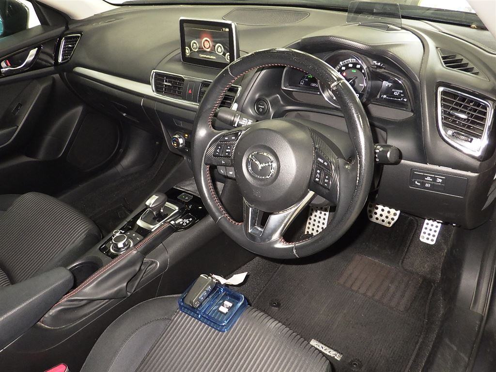 Mazda AXELA HYBRID 2016 7309561-2