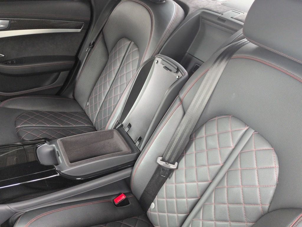 Audi S8 2016 7305099-5