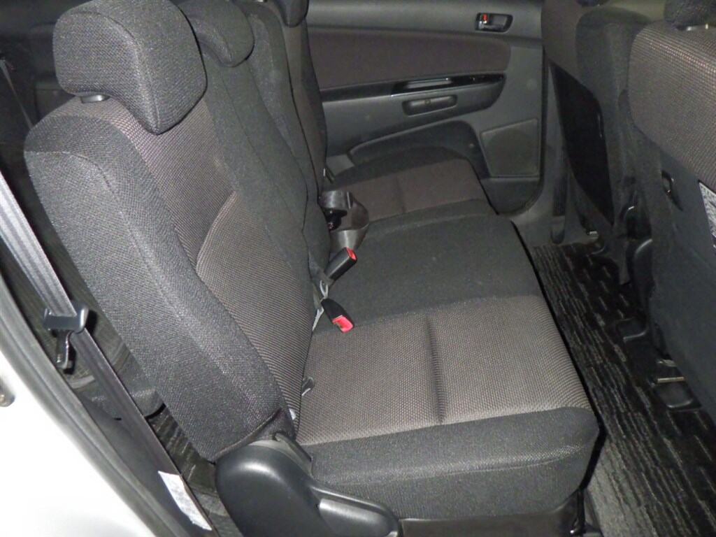 Toyota WISH 2005 7308818-5