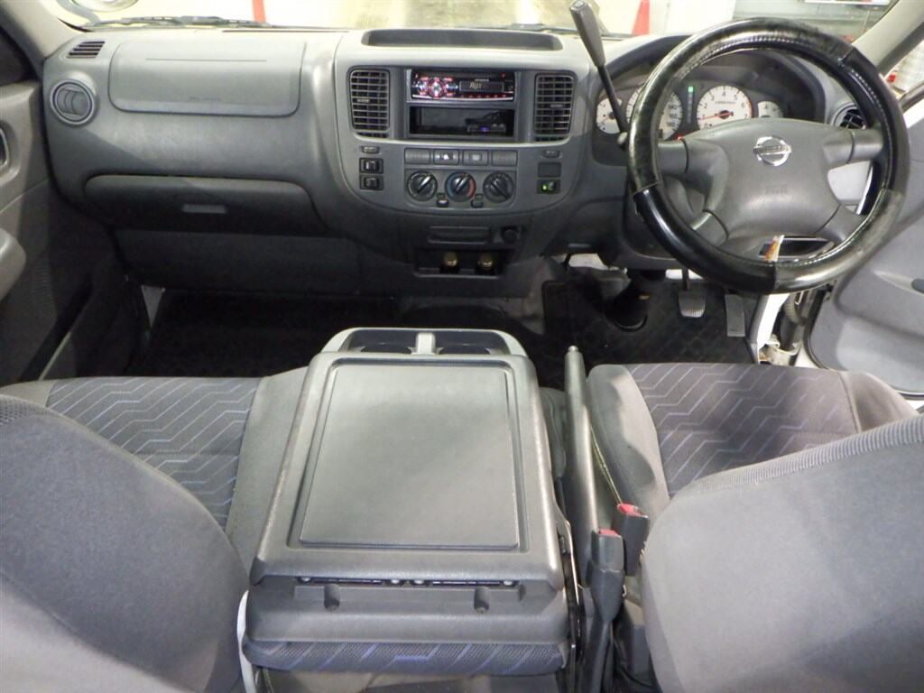 Nissan CARAVAN COACH 2002 7330453-2