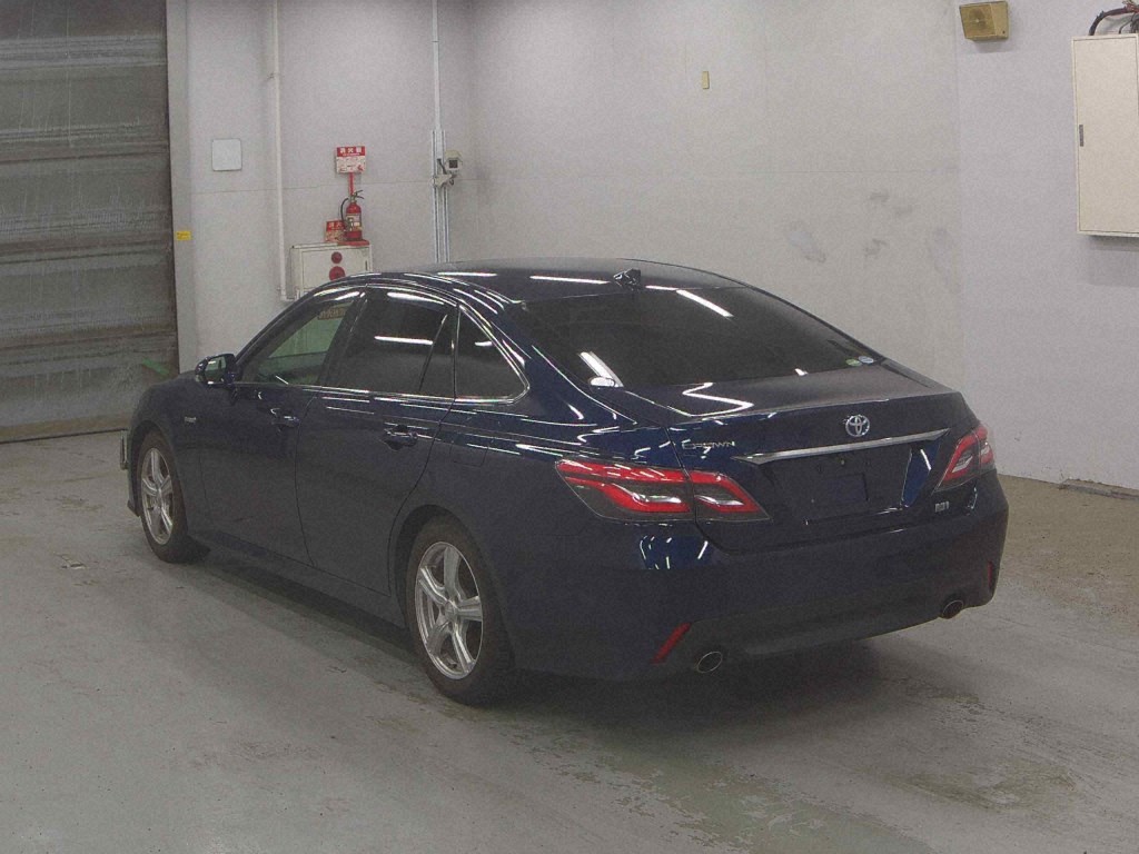 Toyota CROWN HYBRID 2019 7415582-1