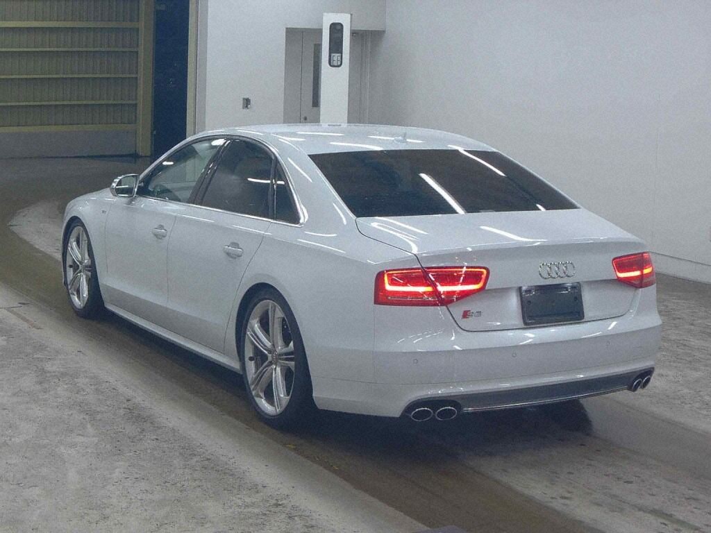 Audi S8 2014 7597902-1