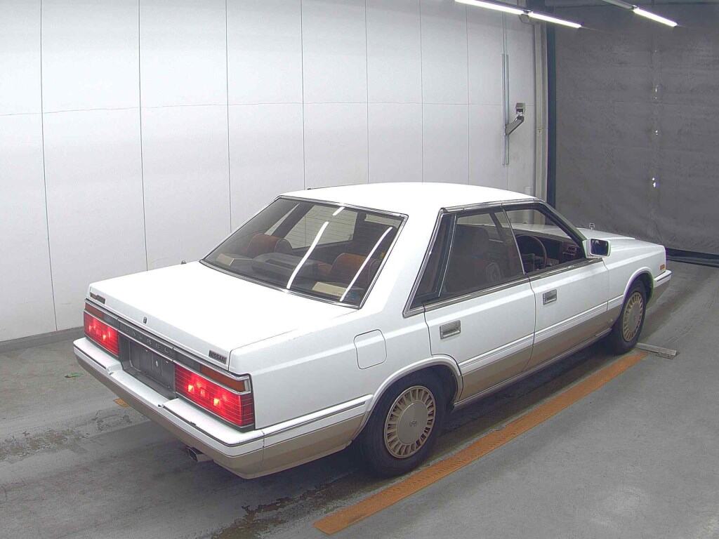 Nissan LAUREL 1986 7948738-4