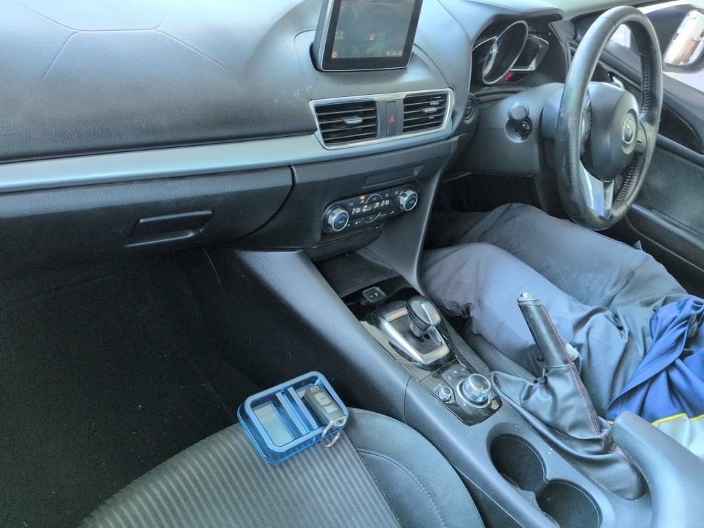 Mazda AXELA HYBRID 2013 8249700-2