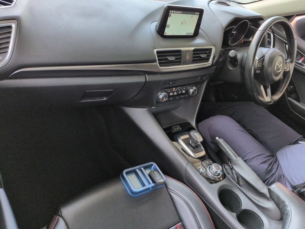 Mazda AXELA HYBRID 2016 8260210-2