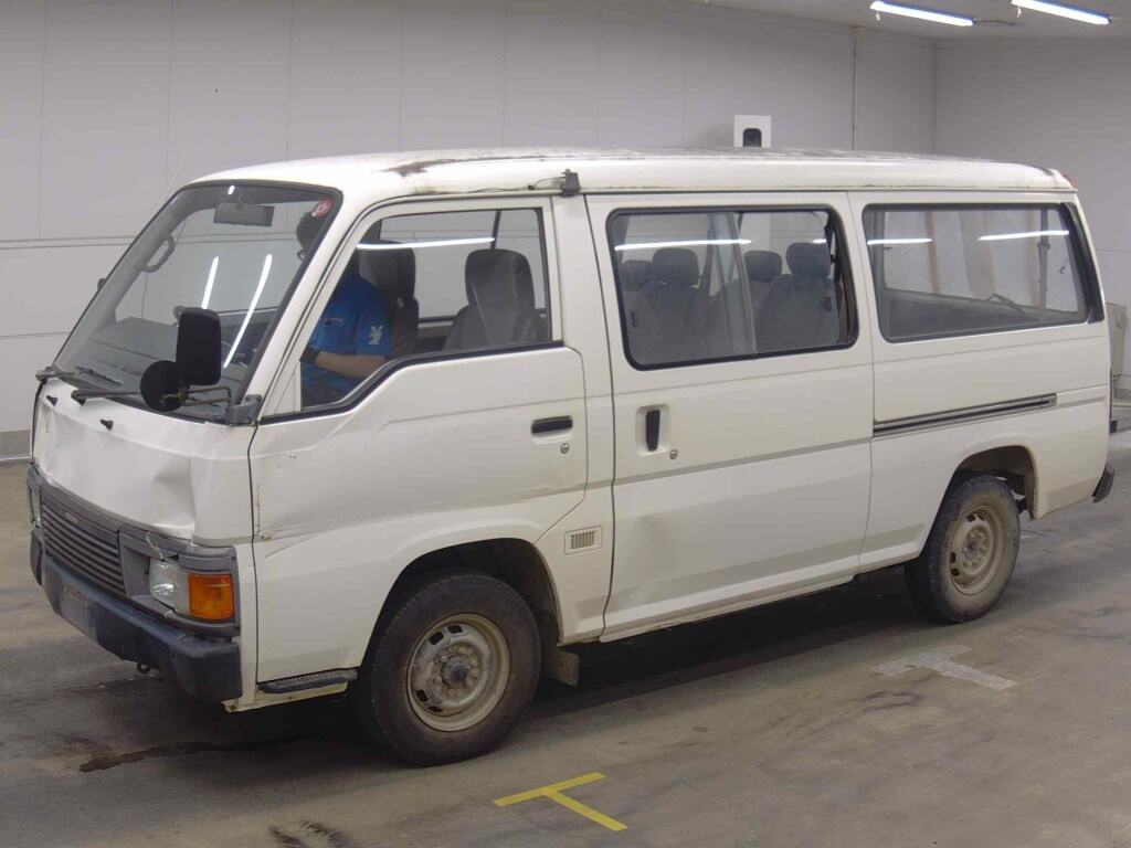 Nissan CARAVAN COACH 1995 8405548-3