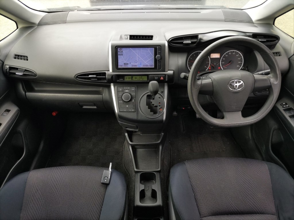 Toyota WISH 2012 8393372-2