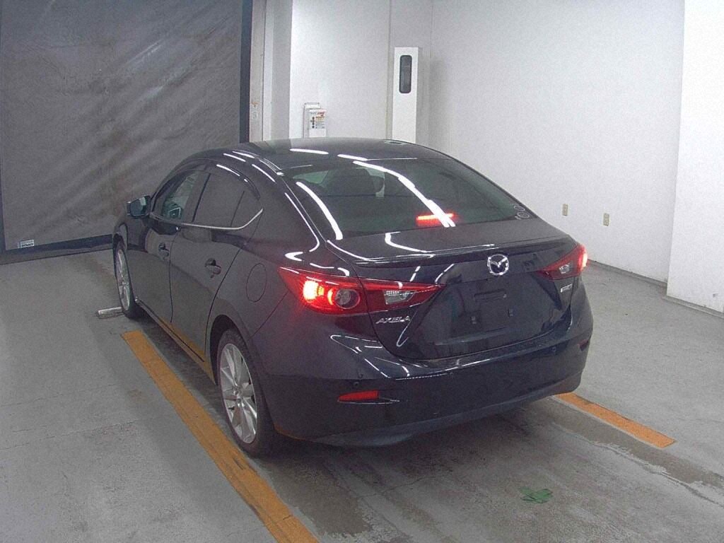 Mazda AXELA HYBRID 2017 8480896-1