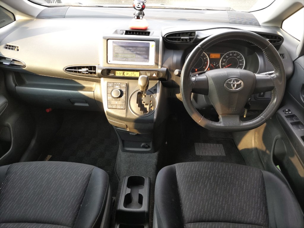 Toyota WISH 2012 8497335-2