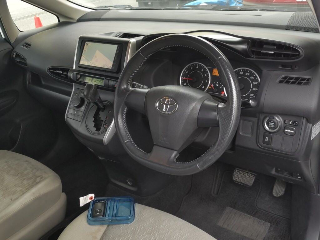 Toyota WISH 2011 8591811-2