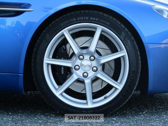 Aston Martin V8 2007-01 6914690-16