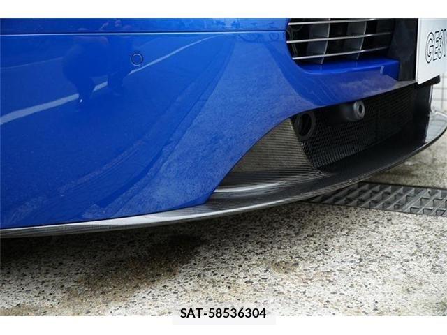Aston Martin V8 2011-04 7964200-10