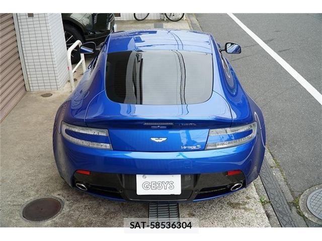 Aston Martin V8 2011-04 7964200-16