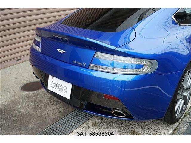 Aston Martin V8 2011-04 7964200-17