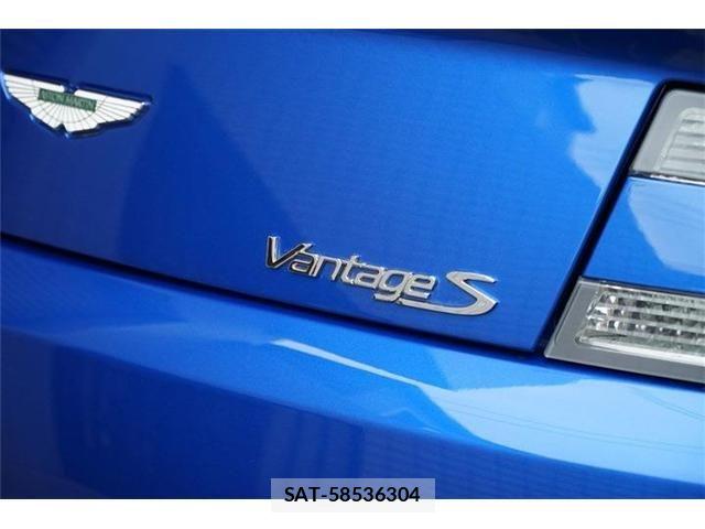 Aston Martin V8 2011-04 7964200-20
