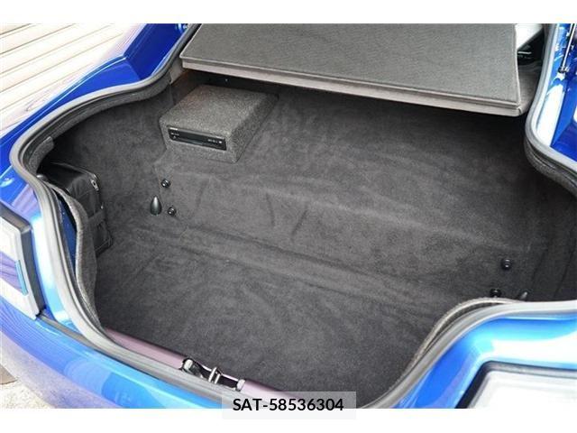 Aston Martin V8 2011-04 7964200-22