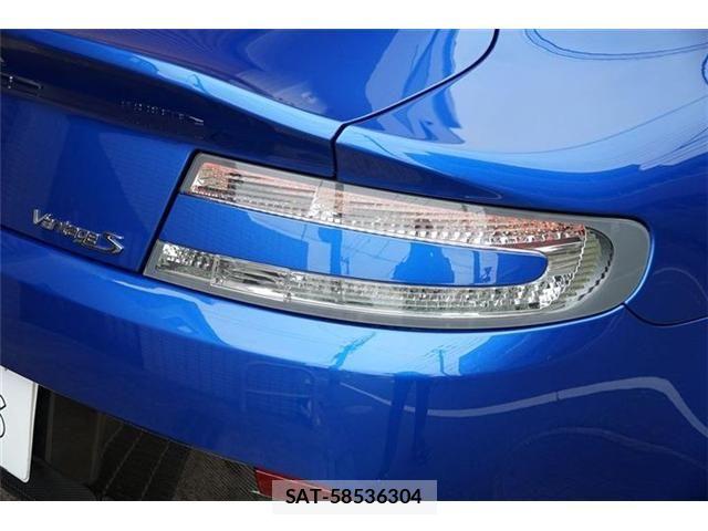Aston Martin V8 2011-04 7964200-24